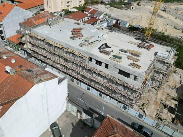 Apartamento T3 com 3 Suítes, Jardim Privativo e Terraço — foto 2