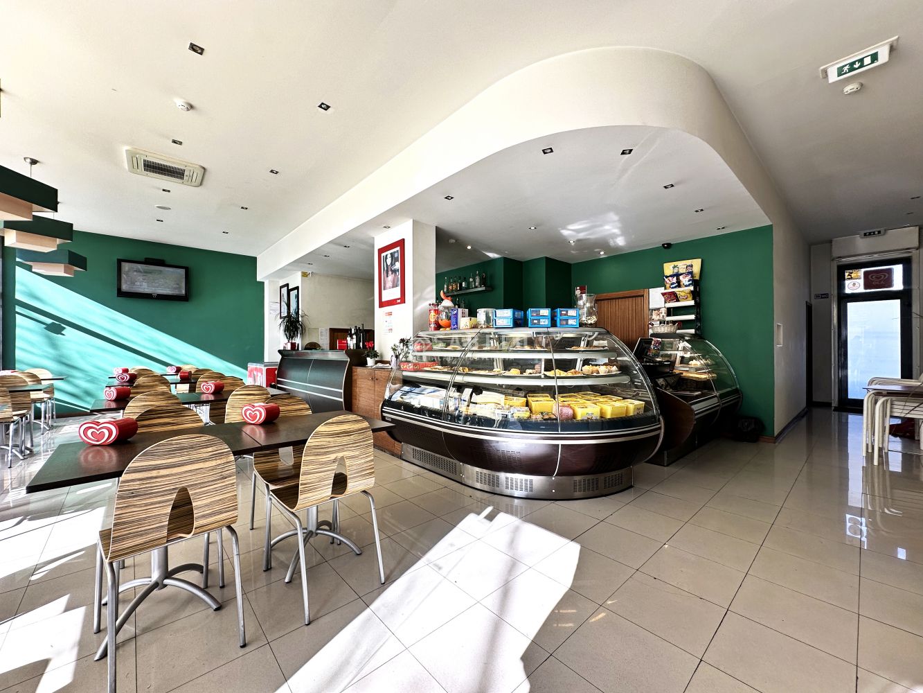 Trespasse de Cafetaria/Pastelaria com Esplanada junto ao Parque “Nosso Jardim”- GUEIFÃES — foto 5
