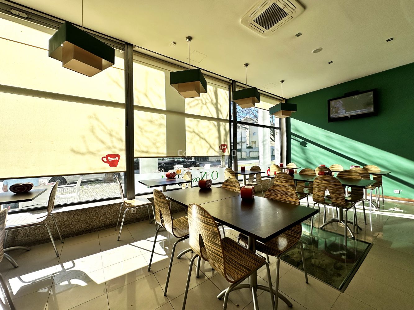 Trespasse de Cafetaria/Pastelaria com Esplanada junto ao Parque “Nosso Jardim”- GUEIFÃES — foto 2