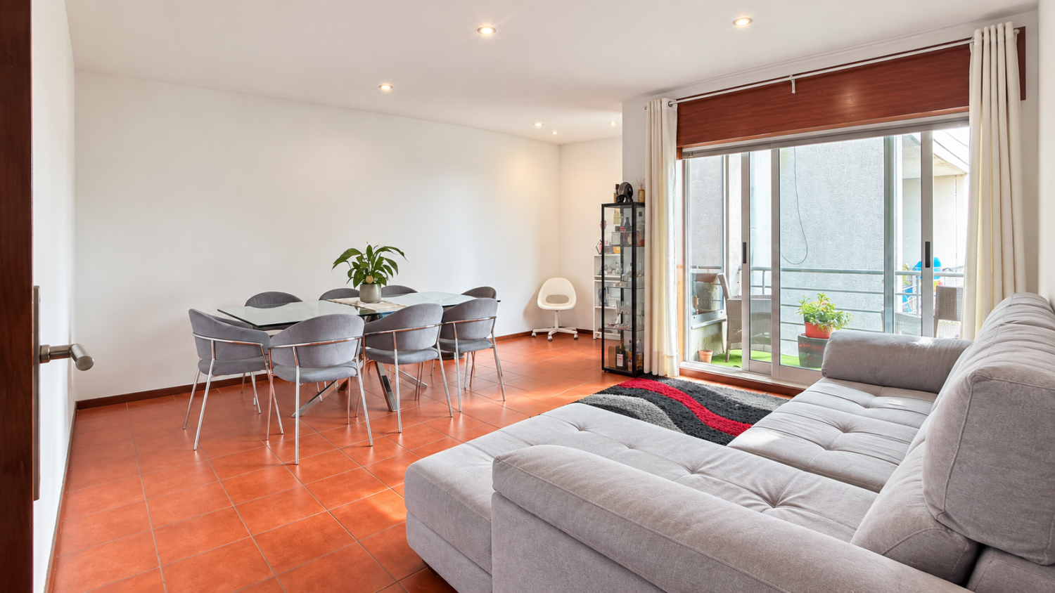 Apartamento T3 com varandas em Mouriz - Paredes